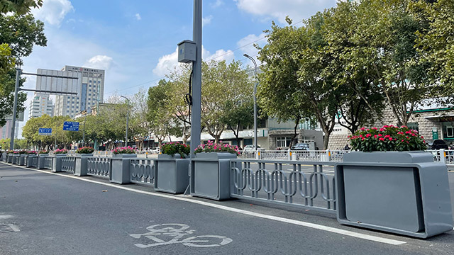 欣欣向荣花箱护栏 欣欣向荣花箱护栏