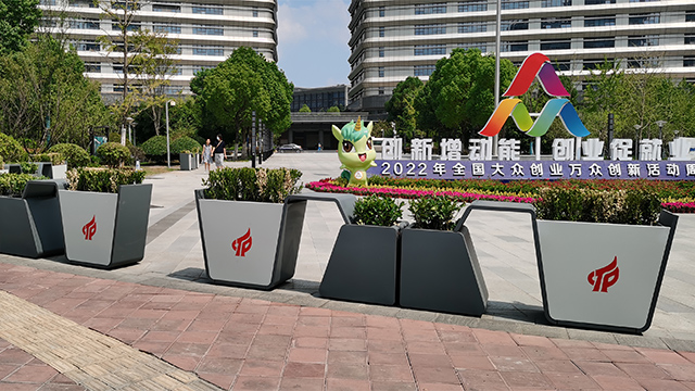 商业人行道隔离组合花箱