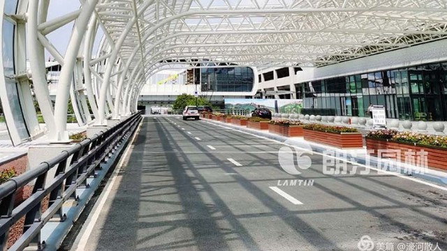 江苏南通-西站唐宝相-铝合金压边花箱-火车高铁站广场