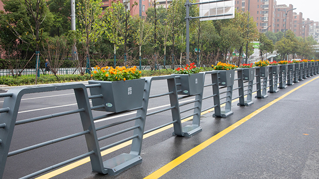 市政道路花箱护栏-合肥翡翠路-千帆竞发-产品案例
