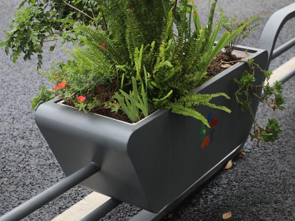 风生水起花箱护栏