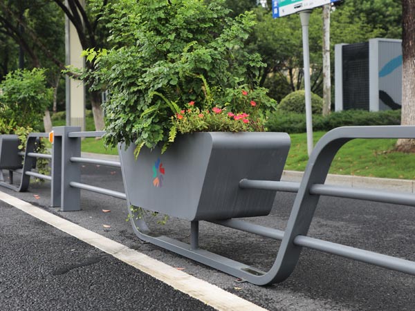 风生水起花箱护栏