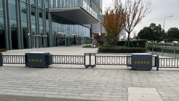 朗汀伸缩移动花箱护栏：合肥法务区的安全美学新屏障