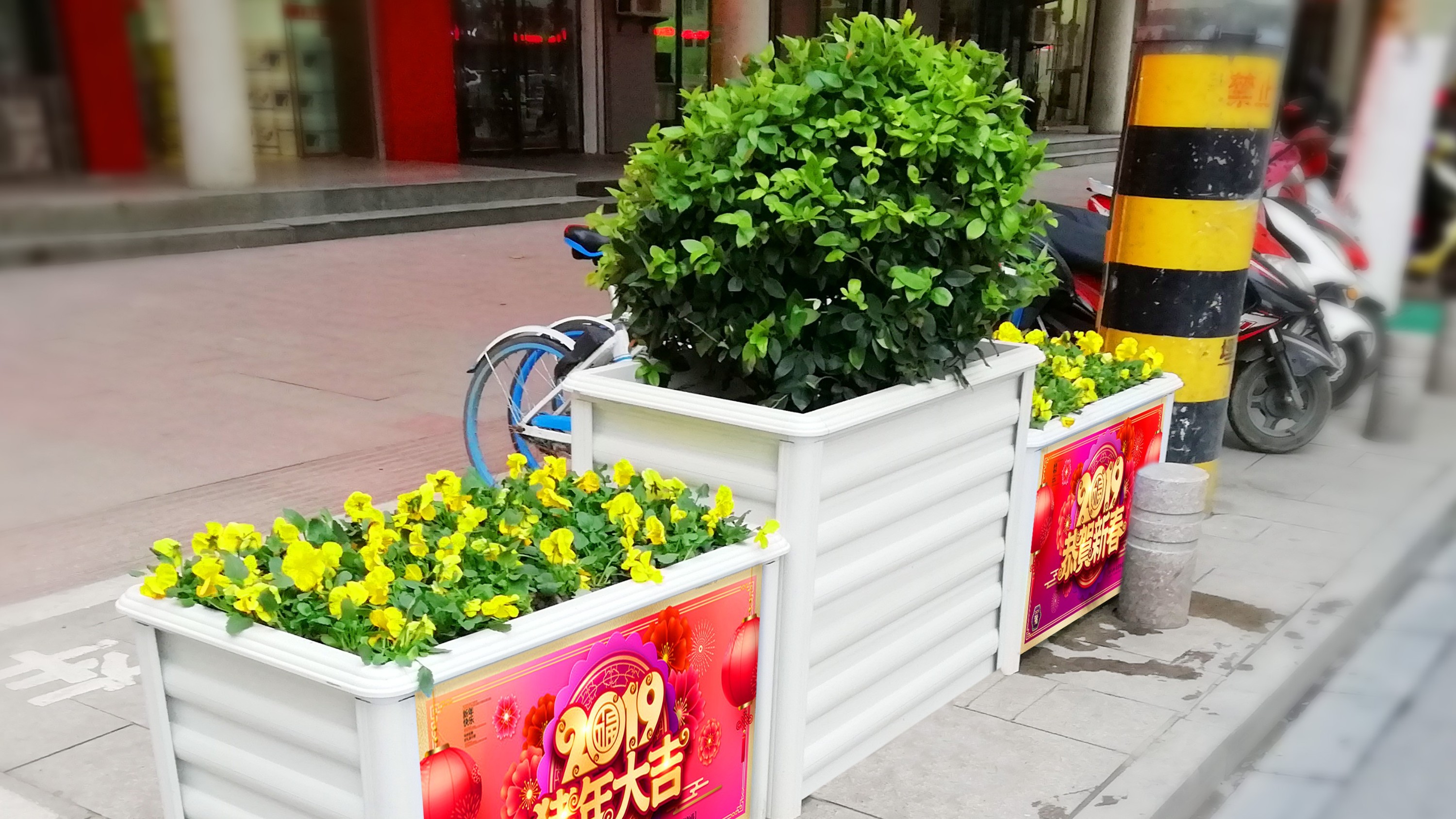 铝合金花箱从材质上分析它的优缺点