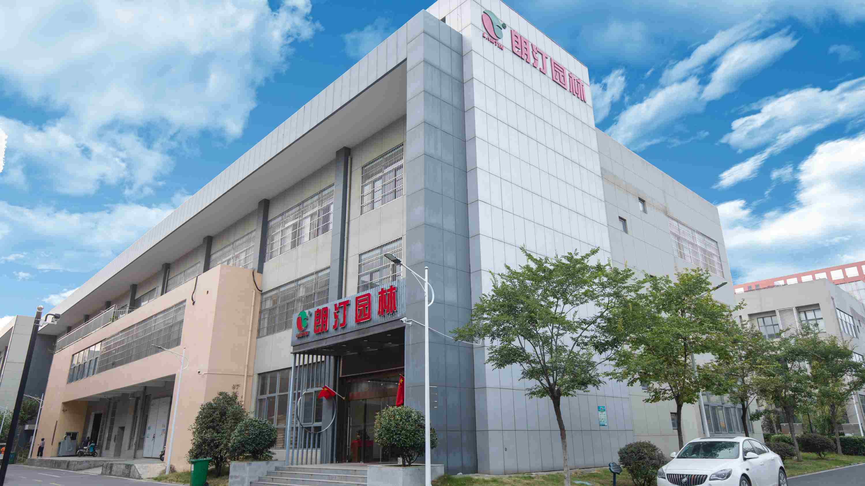 玻璃钢花箱什么现在很少见了？不环保吗？